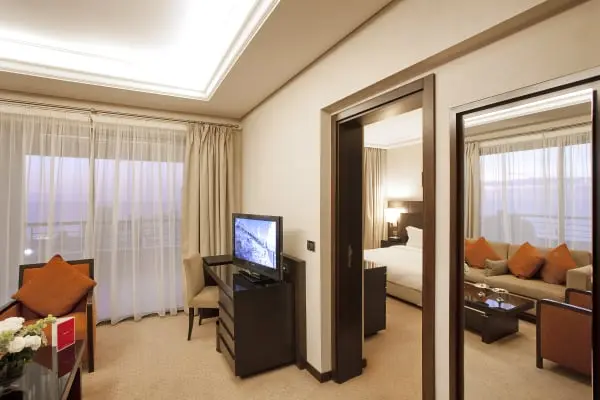 EXECUTIVE ROOM